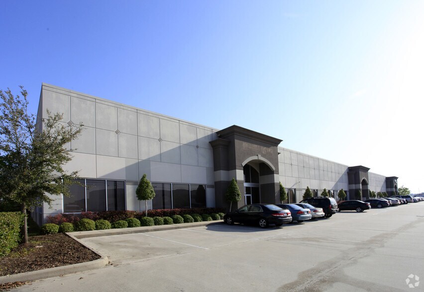 More Photos Of 12550 Reed Rd, Sugar Land Light Distribution For Lease