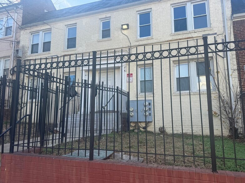 More Photos Of 2323 Green St SE, Washington Multifamily For Sale