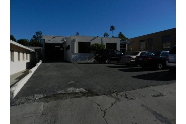 More Photos Of 900 W Hyde Park Blvd, Inglewood Warehouse For Lease