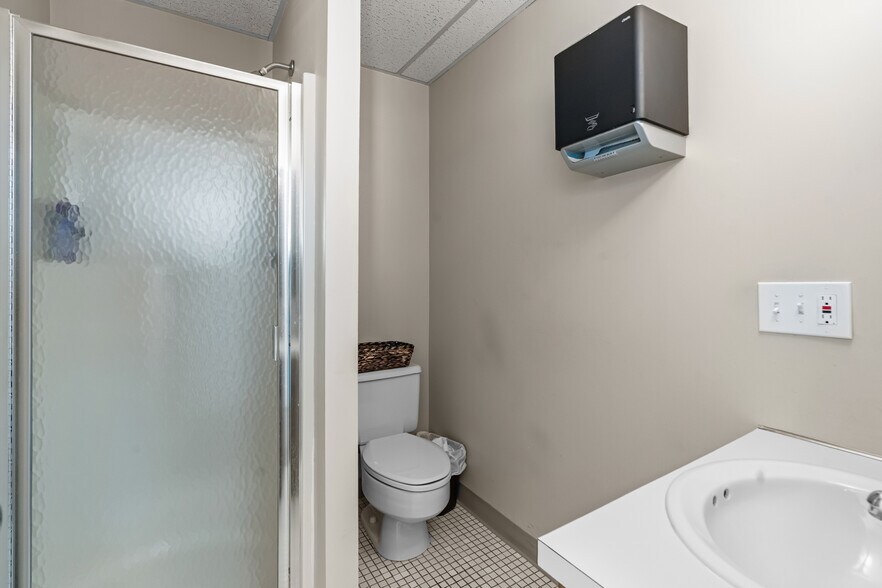 More Photos Of 33 College Hill Rd, Warwick Apartments For Lease