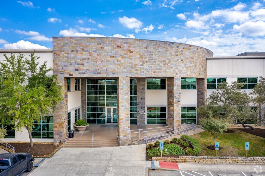 More Photos Of 227 N Loop 1604 E, San Antonio Office For Lease