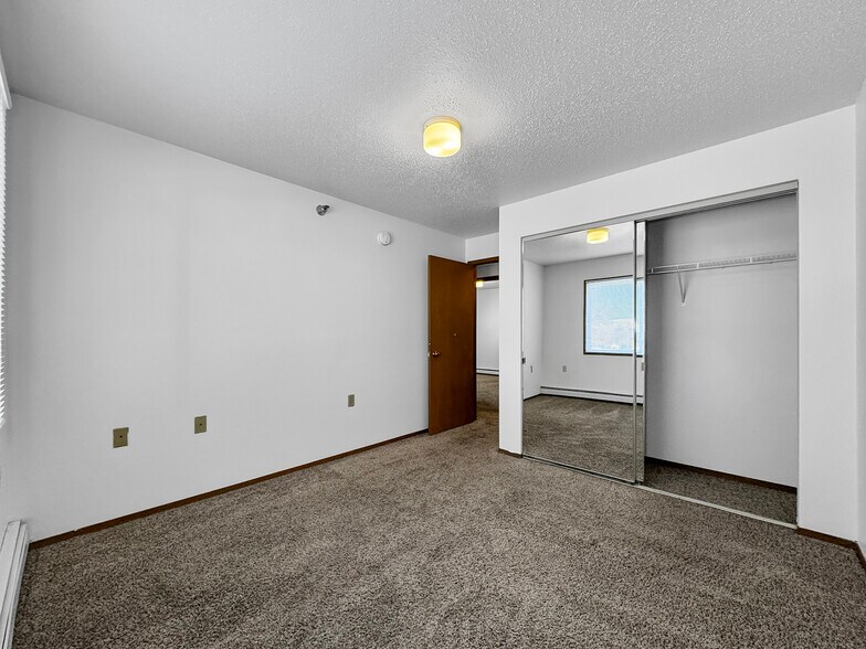 More Photos Of 3300 S Westbrooke Ln, Sioux Falls Apartments For Sale