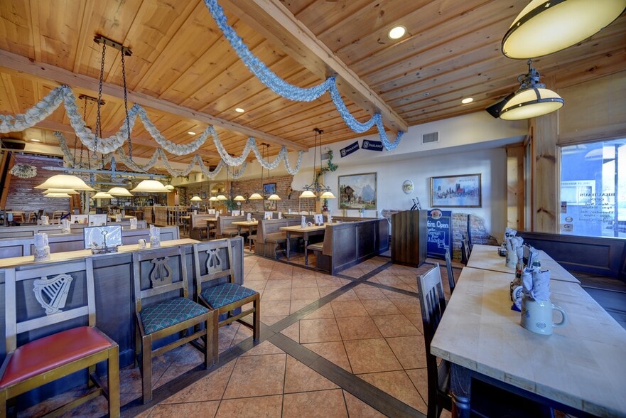 More Photos Of 107-109 N Main St, Bryan Restaurant For Sale