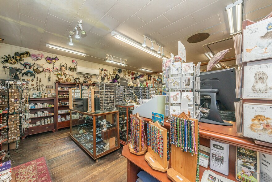 More Photos Of 481 Main St, Weaverville Hotel For Sale