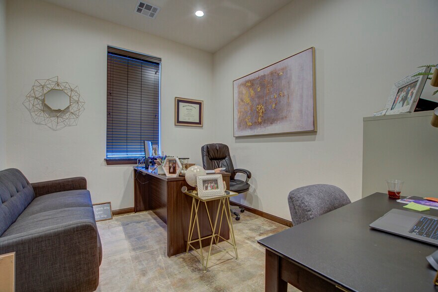 More Photos Of 1800 NE 135th St, Oklahoma City Office For Sale