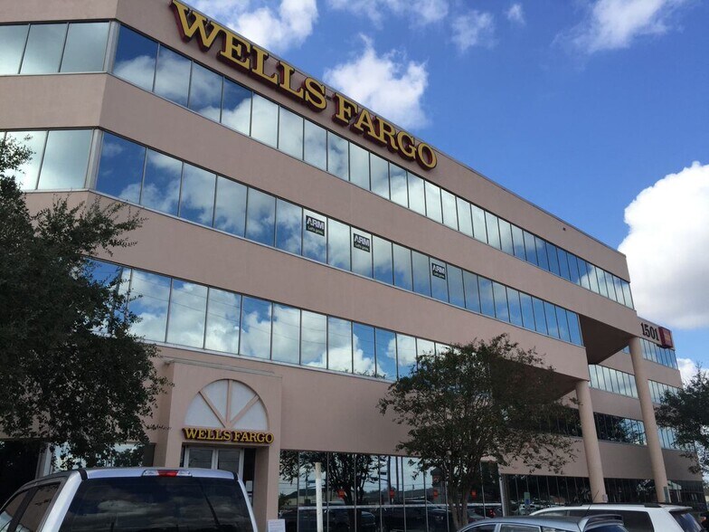 More Photos Of 1501 E Mockingbird Ln, Victoria Office For Lease