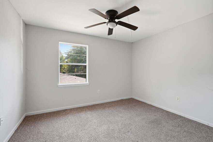 More Photos Of 433 Bradley Rd, Warren Apartments For Sale
