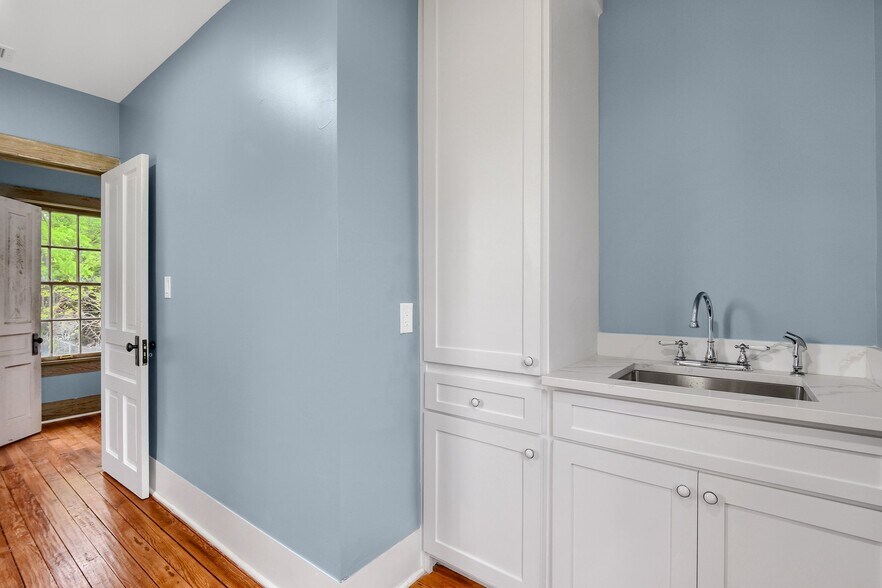 More Photos Of 511 S Travis St, Sherman Office For Sale