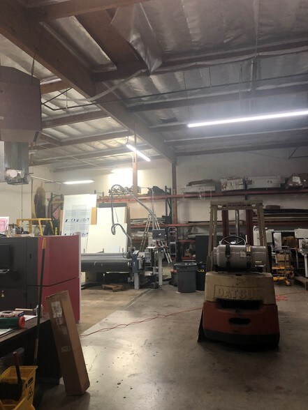 More Photos Of 4485 Runway St, Simi Valley Warehouse For Sale