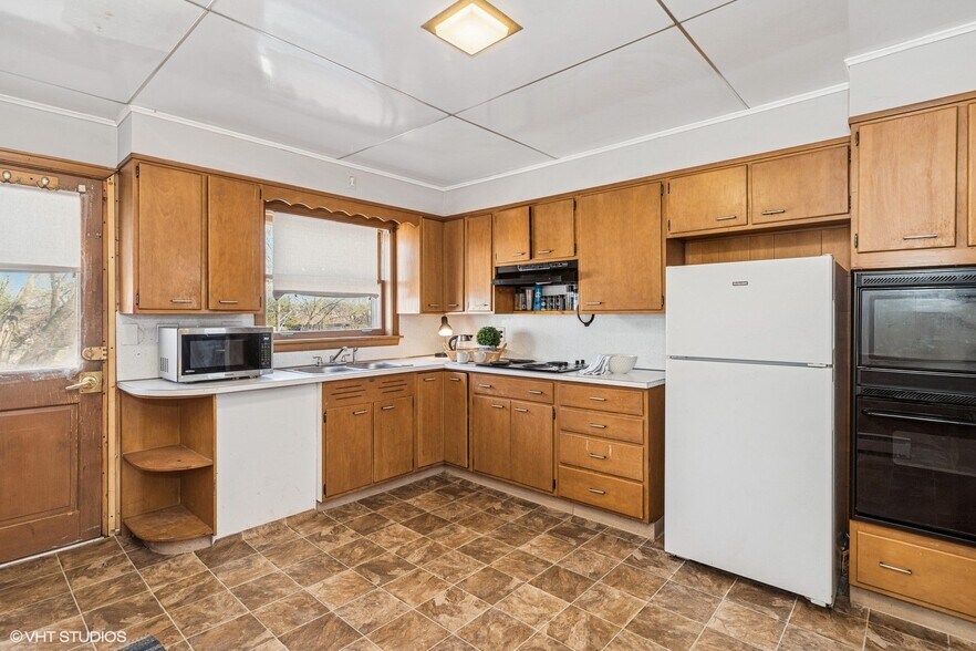 More Photos Of 1224 N Green St, Mchenry General Retail For Sale