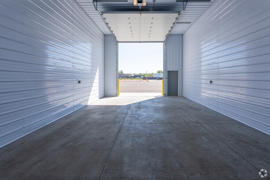 More Photos Of 2550 Tracy Rd, Northwood Light Manufacturing For Lease