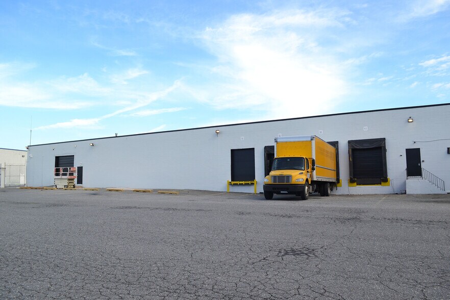 More Photos Of 514 Kaiser Dr, Folcroft Warehouse For Lease