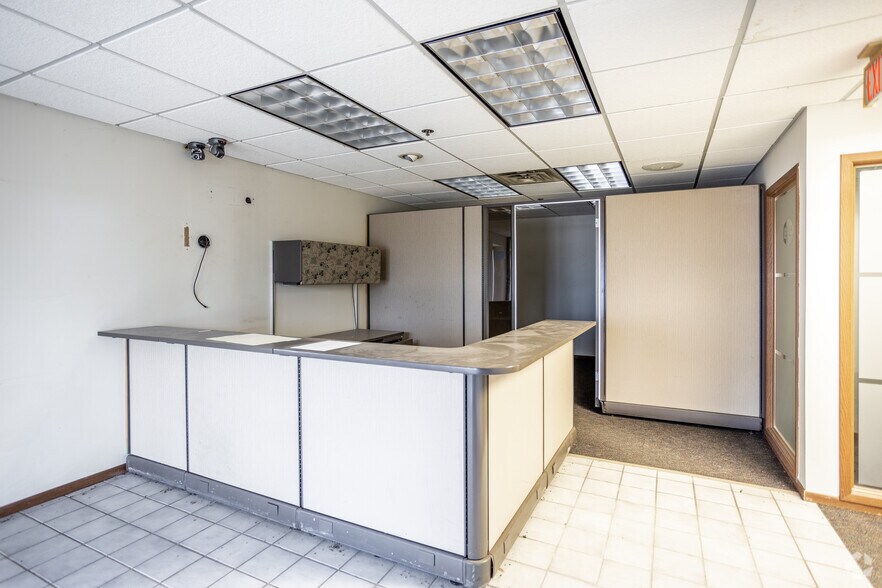 More Photos Of 1800 Hull Ave, Des Moines Manufacturing For Lease