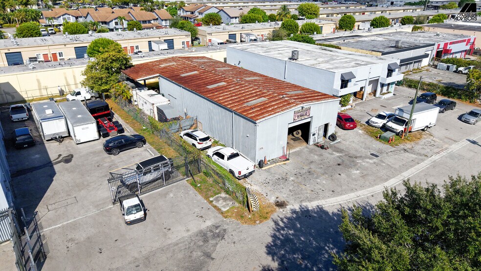 More Photos Of 8115 NW 98th St, Hialeah Manufacturing For Lease