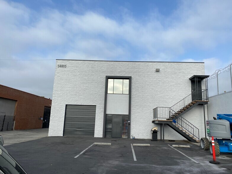 More Photos Of 14005-14009 Crenshaw Blvd, Hawthorne Warehouse For Lease