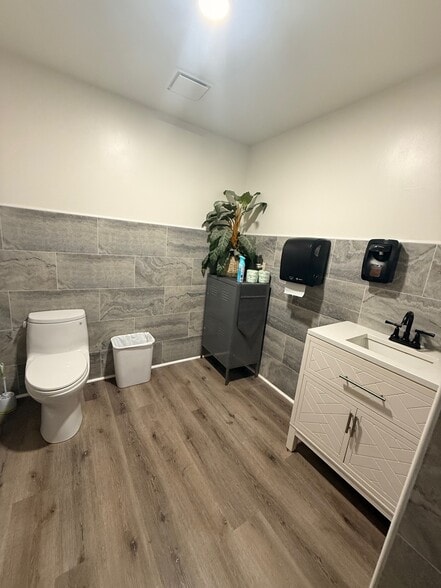 More Photos Of 334 Central Ave, Fillmore Storefront Retail Office For Lease