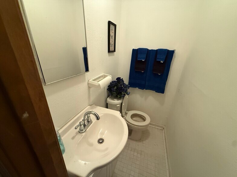 More Photos Of 528 S 8th St, Fernandina Beach Unknown For Lease