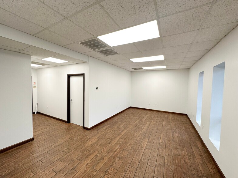 More Photos Of 209 Industrial Park Dr, Cumming Warehouse For Lease