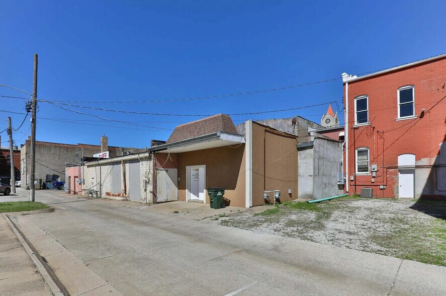 More Photos Of 105 W Cherry St, Nevada Office For Sale