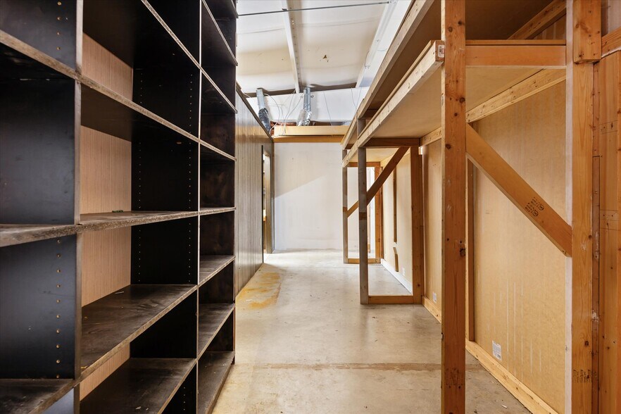 More Photos Of 203 Hillcrest Dr, Laurens Storefront Retail Office For Lease