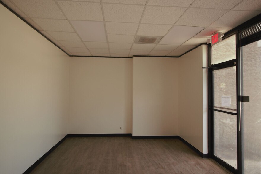 More Photos Of 10850 Wilcrest Dr, Houston Light Distribution For Lease