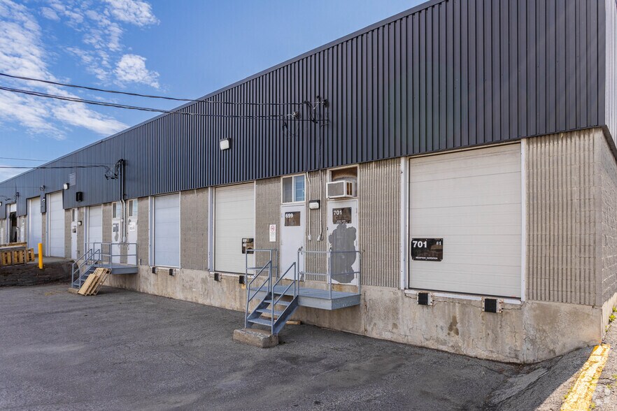 More Photos Of 679-701 Av Meloche, Dorval Warehouse For Lease