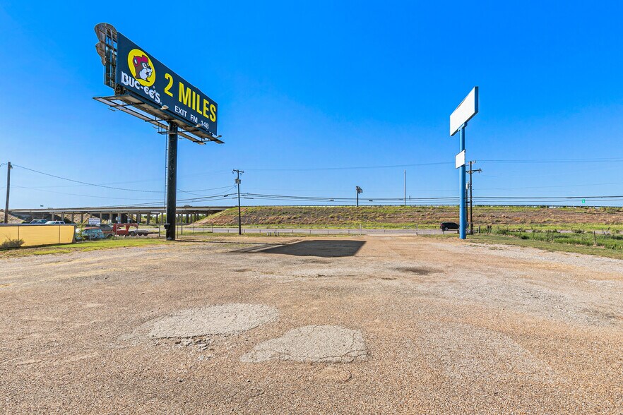 More Photos Of 5878 W US Highway 80, Terrell Showroom For Sale