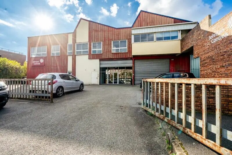 More Photos Of 11 Rue De La Mare Blanche, Noisiel Flex For Lease