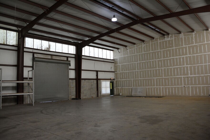 More Photos Of 4329 W Pensacola St, Tallahassee Warehouse For Lease