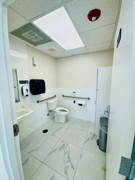 More Photos Of 701-711 NW 27th Ave, Miami Storefront Retail Office For Lease