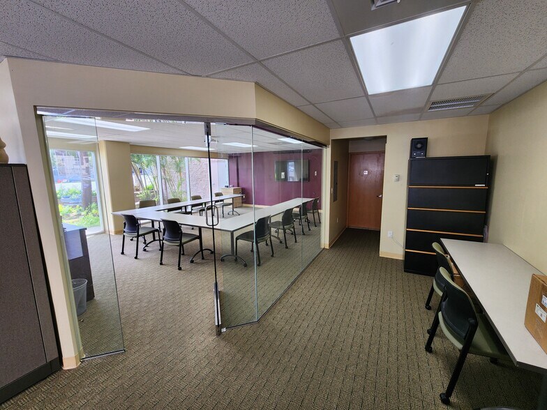 More Photos Of 1449 S Beretania St, Honolulu Parking Garage For Lease