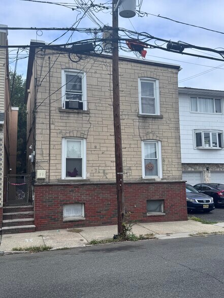 Primary Photo Of 17 Green Ct, Lodi Apartments For Sale