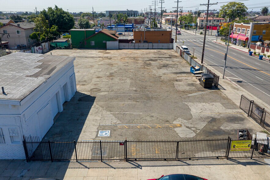 More Photos Of 110 E 62nd St, Los Angeles Auto Repair For Lease