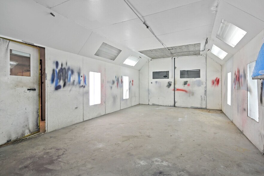 More Photos Of 918 Pulaski Hwy, Havre De Grace Warehouse For Lease