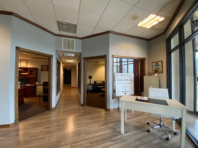 More Photos Of 2801 Bertholet Blvd, Valparaiso Office For Sale
