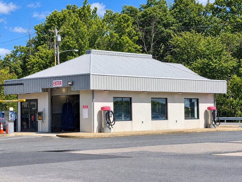 More Photos Of 633 Water St, Belvidere Service Station For Sale