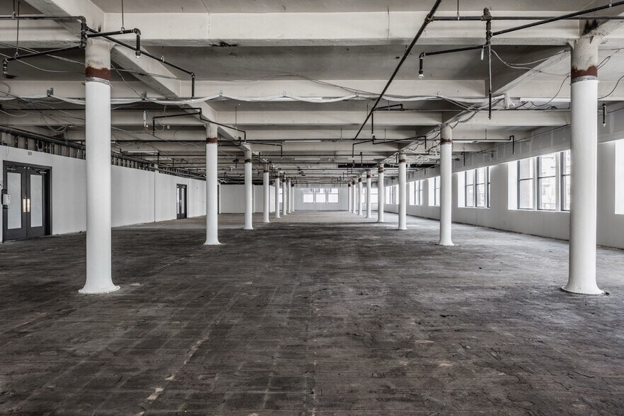 More Photos Of 36 S Pennsylvania St, Indianapolis Office For Lease