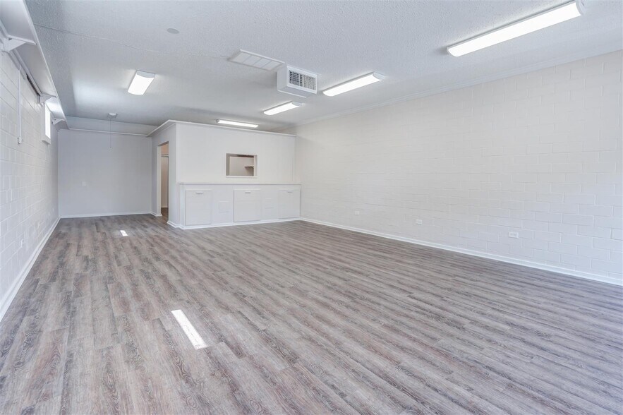 More Photos Of 5613 3rd St, Katy Storefront For Lease