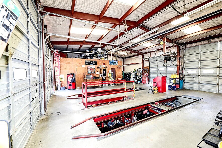 More Photos Of 108 E Wise St, Bowie Specialty For Sale