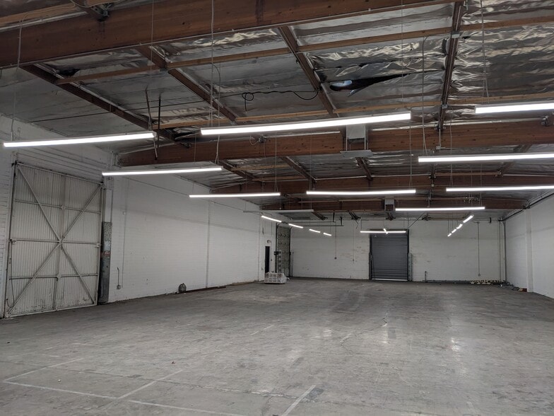 More Photos Of 4100 Vanowen Pl, Burbank Warehouse For Lease