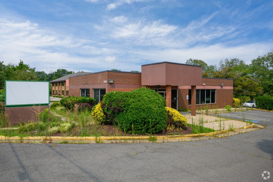 More Photos Of 2030 Old Bridge Rd, Woodbridge Bank For Sale