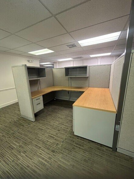 More Photos Of 4526-4532 US Hwy 19, New Port Richey Bank For Lease