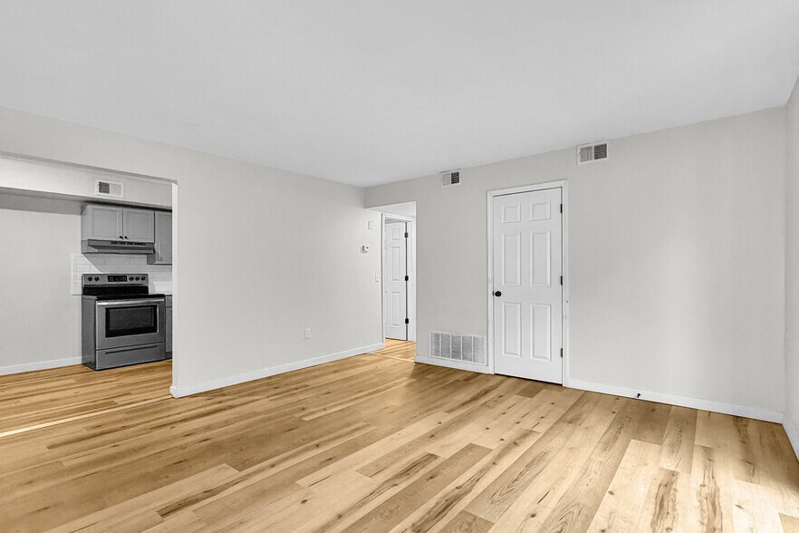 More Photos Of 3547-3553 Heatherton Dr, Davenport Apartments For Sale