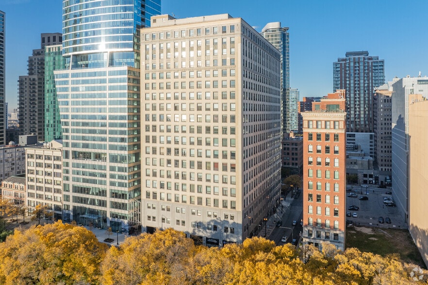 More Photos Of 900-910 S Michigan Ave, Chicago Apartments For Lease