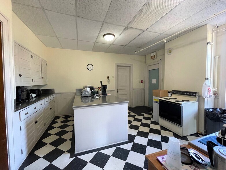 More Photos Of 1435 Market Ave N, Canton Office Residential For Lease