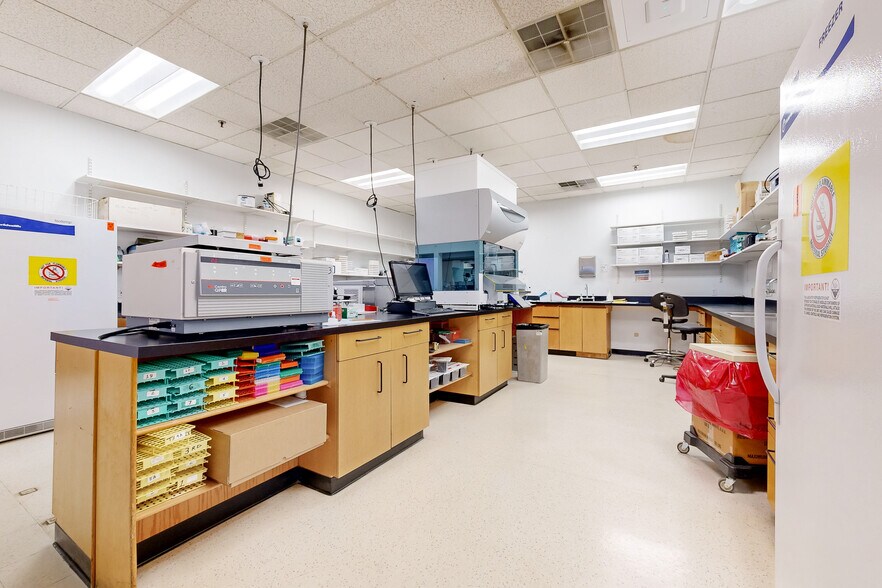 More Photos Of 959-961 Commonwealth Ave, Boston Storefront For Sale