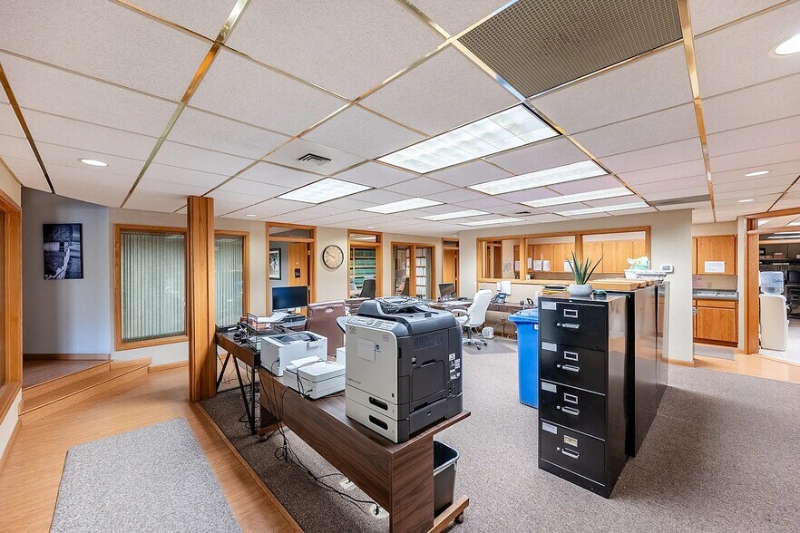 More Photos Of 100 E Broadway Ave, Moses Lake Office For Lease