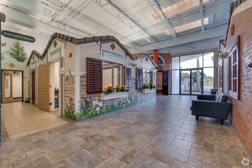 More Photos Of 1001 N Orange Ave, Orlando Coworking Space