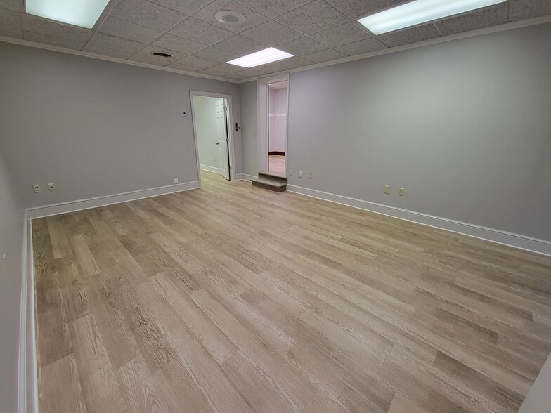 More Photos Of 215 Church St, Lenoir Office For Lease