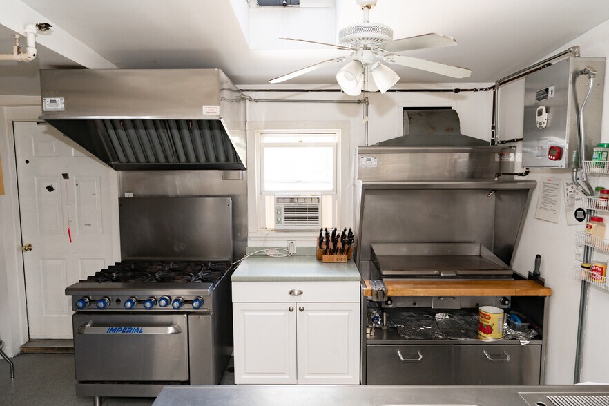 More Photos Of 8 Jennifer Dr, Merrimack Flex For Sale